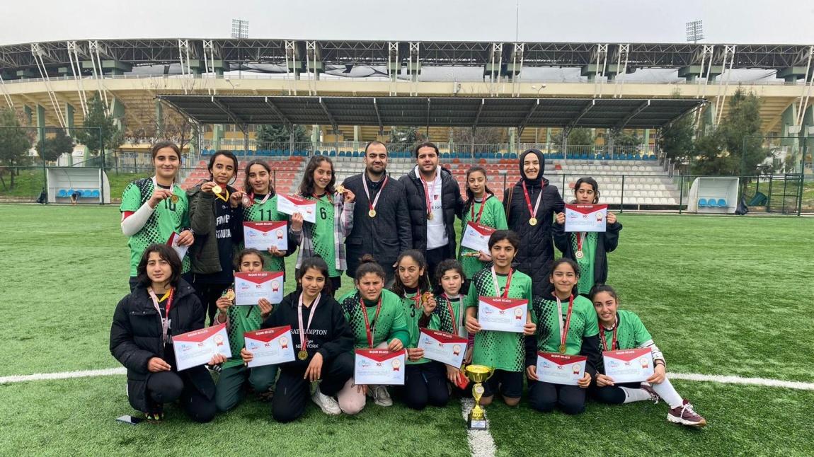 Şanlıurfa İl Şampiyonu: Geçit Ortaokulu Kızlar Futbol Takımı!